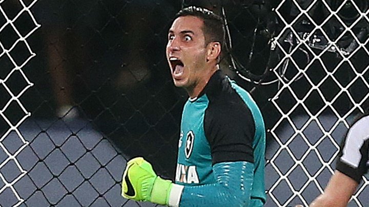 Gatito diz não ter recebido proposta do Napoli e revela vontade de seguir no Botafogo