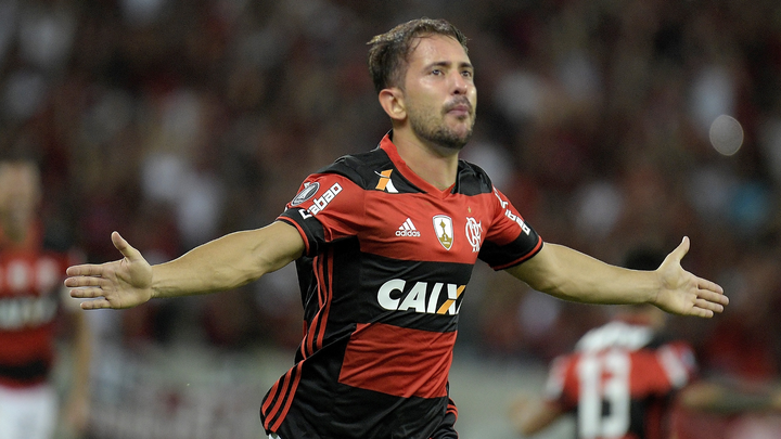 Everton Ribeiro volta ao Brasil para fechar com o Flamengo