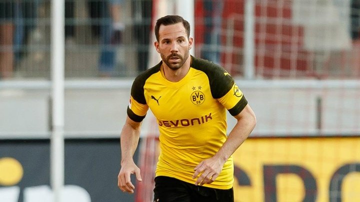 Castro leaves Dortmund