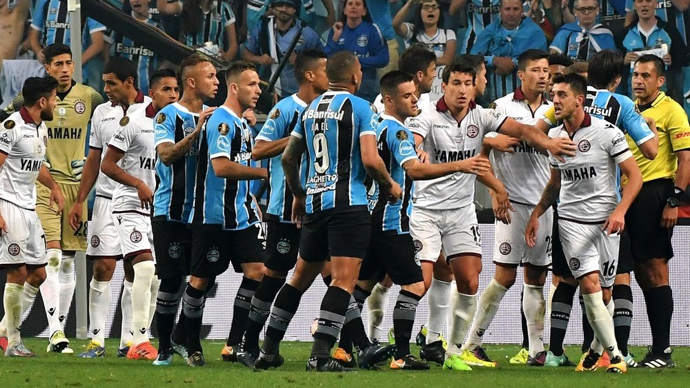 Jogo de ida da final da Libertadores não foi bem pacífico. Goal