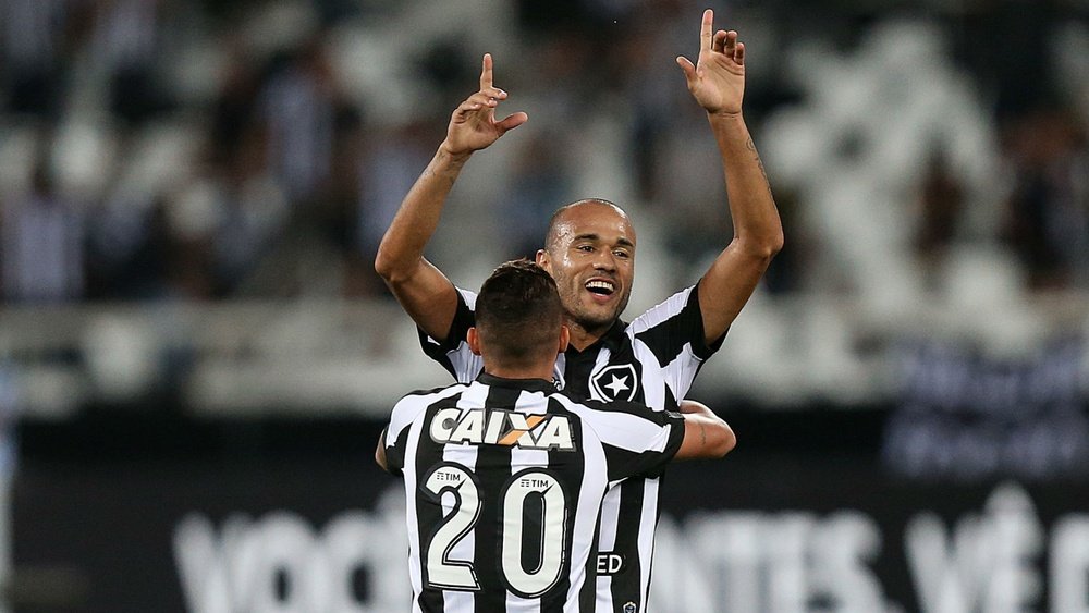Roger comemora gols sobre o Flamengo, e Dudu Cearense explica confusão no fim
