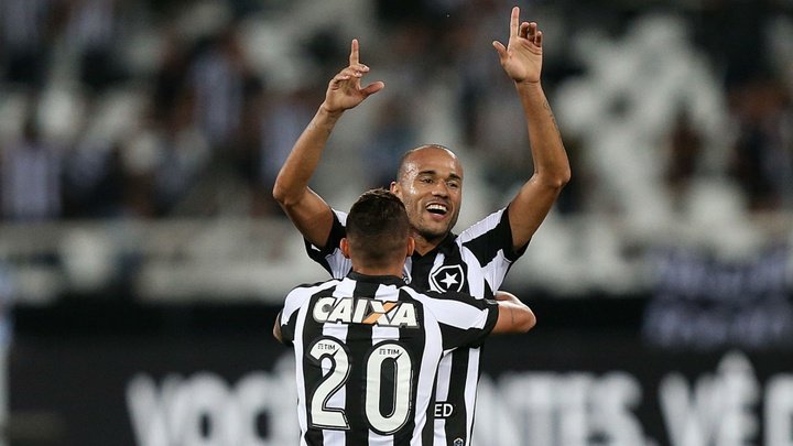 Botafogo supera o Galo e segue na Copa do Brasil