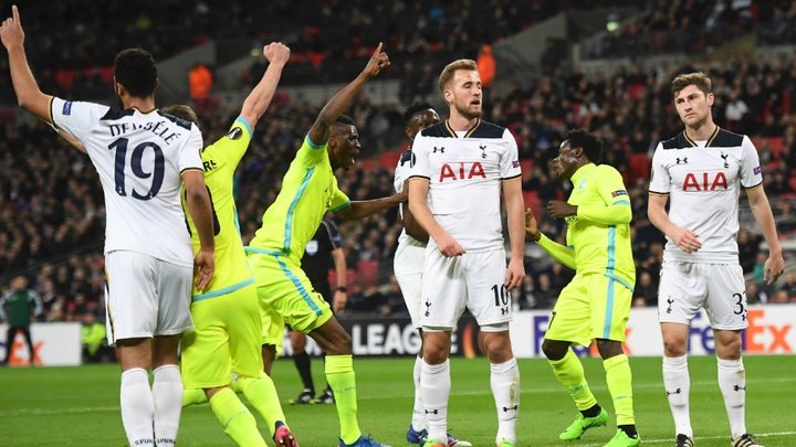 Tottenham 2 Gent 2 (2-3 agg): Alli sent off as Kane own goal sends Spurs out