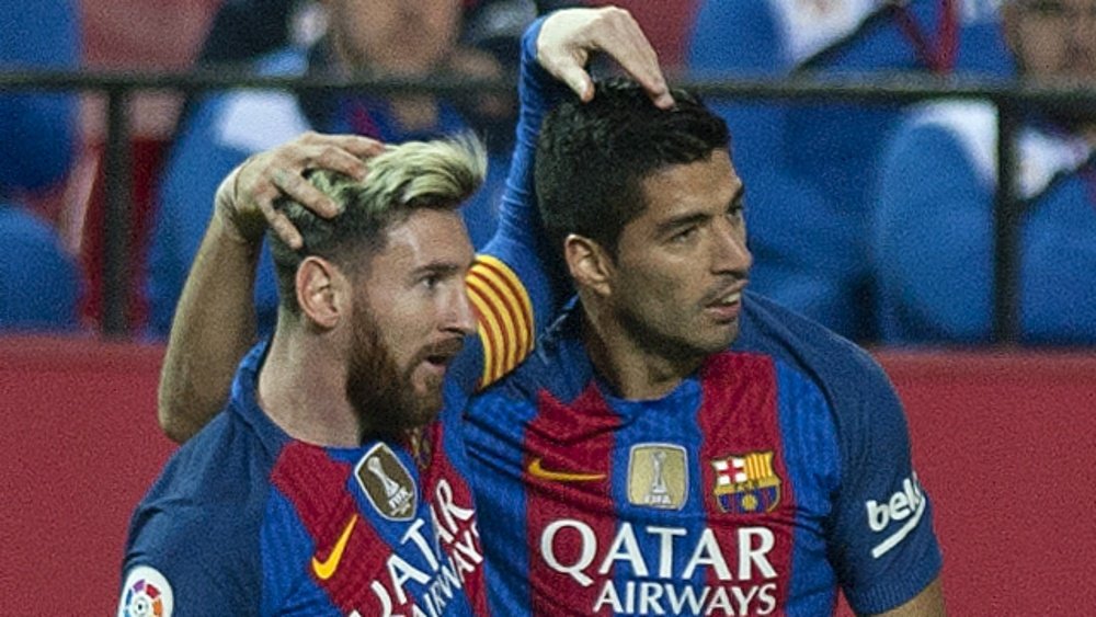 Suárez pede renovação de Messi no Barça. Goal