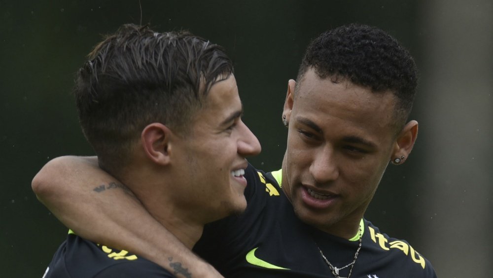 Neymar parabeniza Coutinho, mas aproveita para tirar uma onda com o amigo