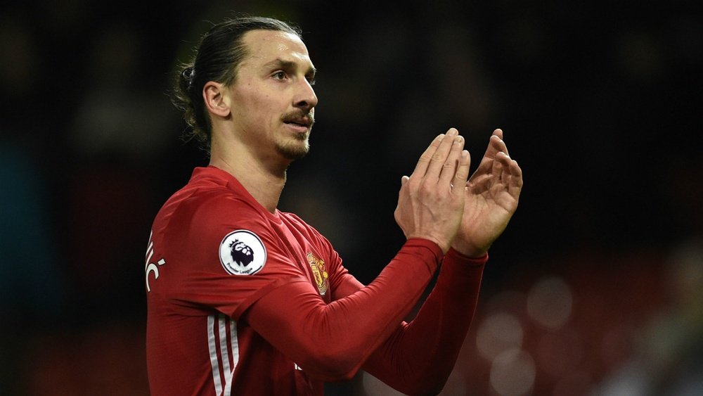 Zlatan Ibrahimovic applauds Man Utd fans. Goal