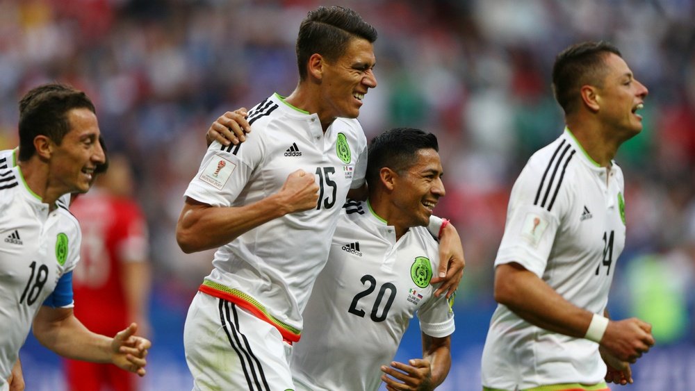 Mexico beat Russia 2-1 to advance to the Confederations Cup semifinals. AFP