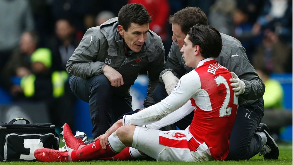 Hector Bellerin after clashing heads with Alonso. Goal