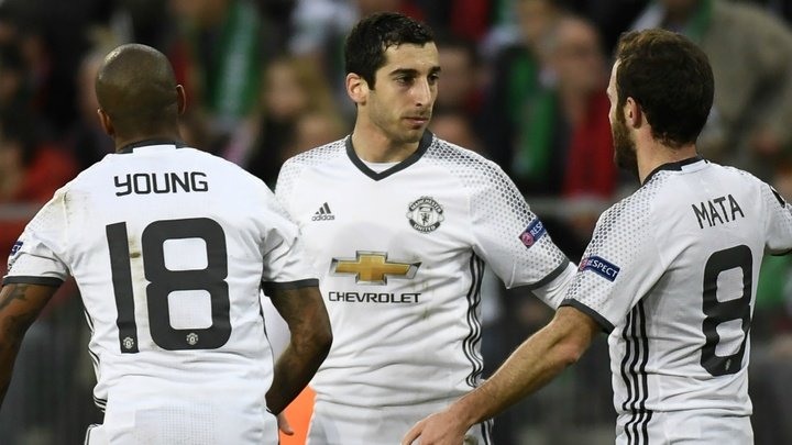 Mourinho lamenta lesões de Mkhitaryan e Carrick e descarta usar time reserva contra o Chelsea