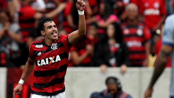 Com Dourado de titular, Flamengo não perdeu no Brasileirão