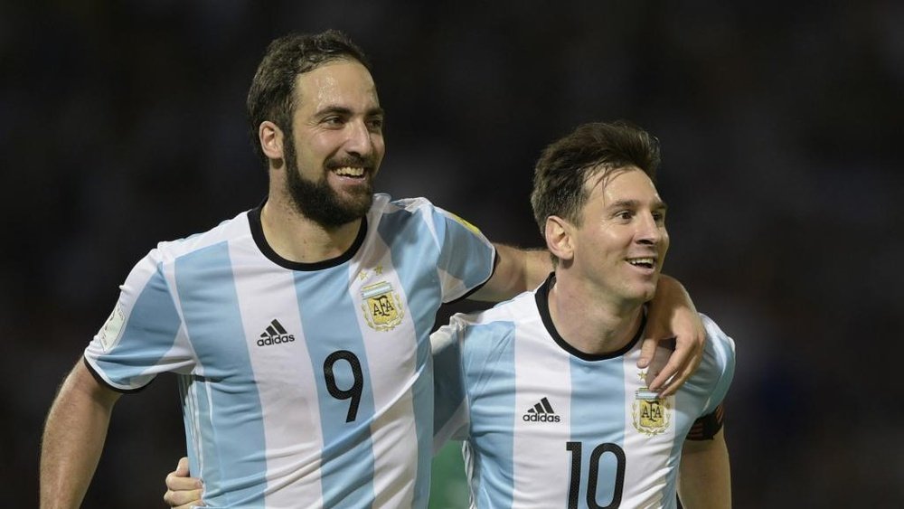 Messi gostaria de voltar a ter Higuaín ao seu lado na 'Albiceleste'. Goal