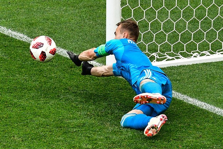 Akinfeev é o goleiro que mais trabalha dentre os times restantes na Copa do Mundo