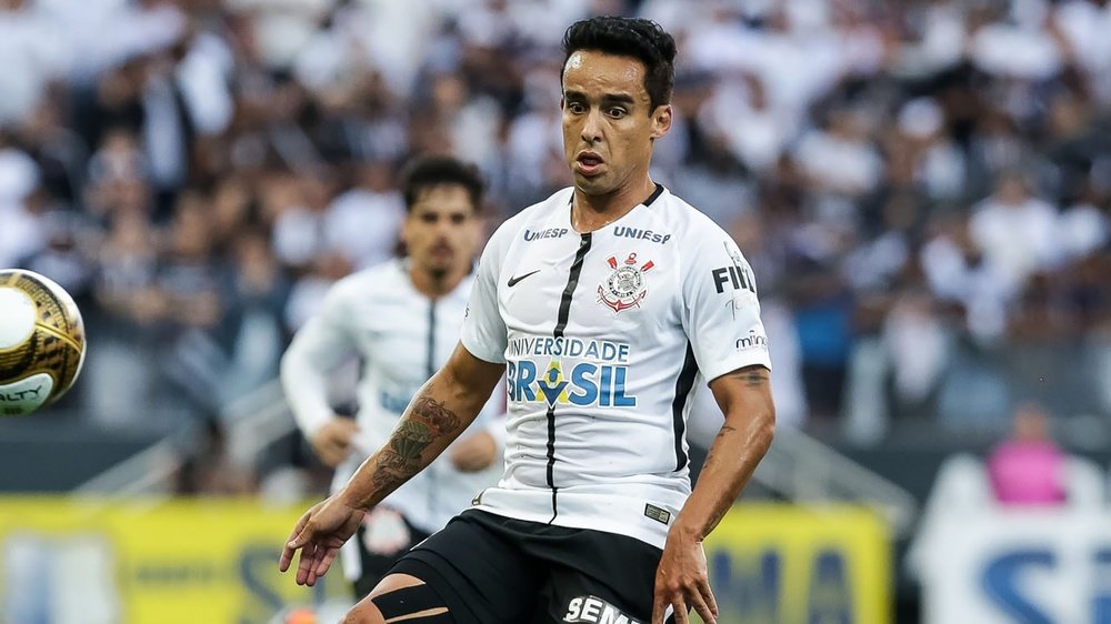 O experiente meia Jadson vai regressar à escalação no Corinthians. Goal