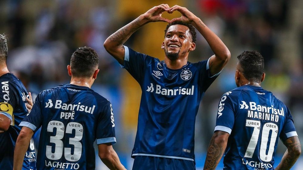 Grêmio 4x0 Vitória: Tricolor goleia e agora precisa secar o Internacional