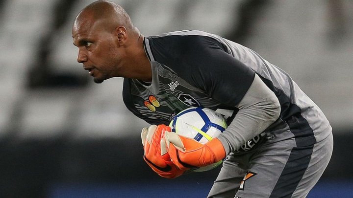 Botafogo decepciona em casa, e Vitória empurra a Chapecoense para o Z-4