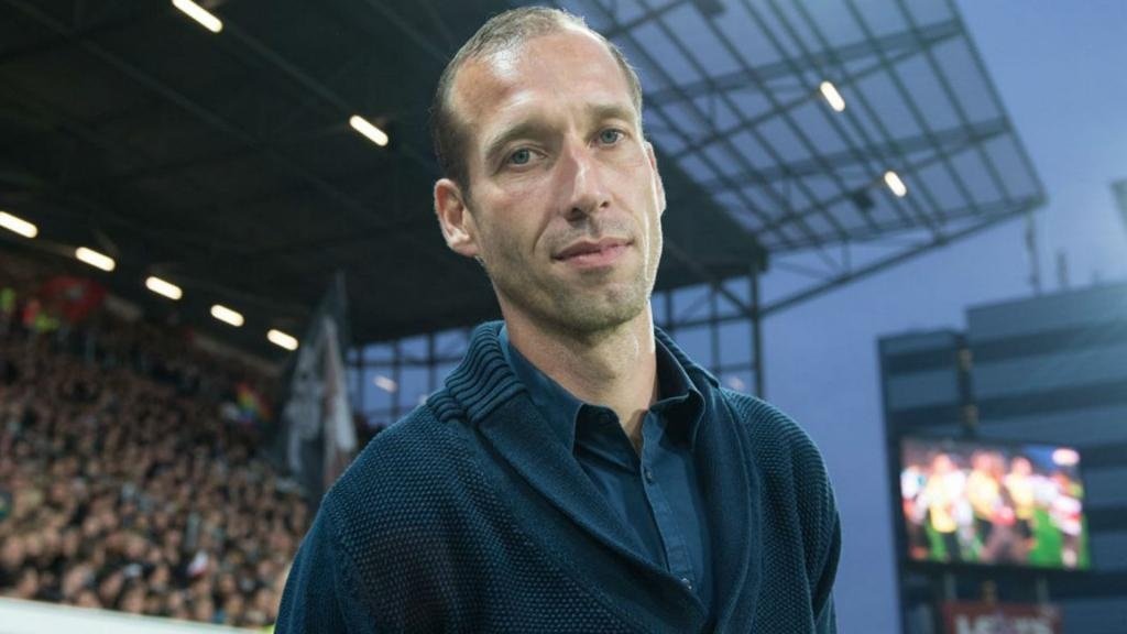 Kaiserslautern seeking Strasser replacement