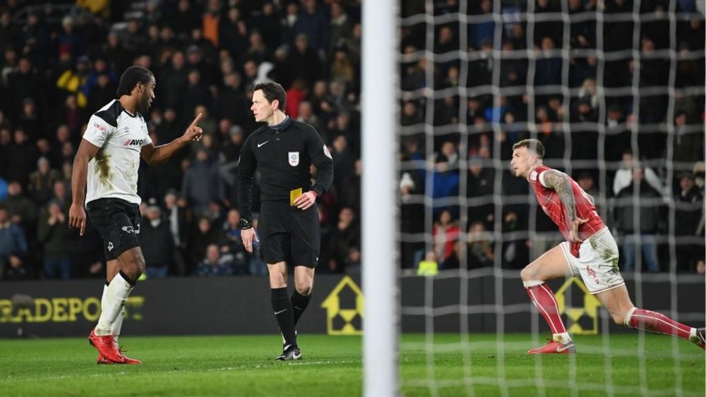 Derby County 0 Bristol City 0: Penalty controversy in goalless draw