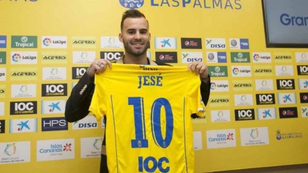Jese posing with his new shirt. Goal