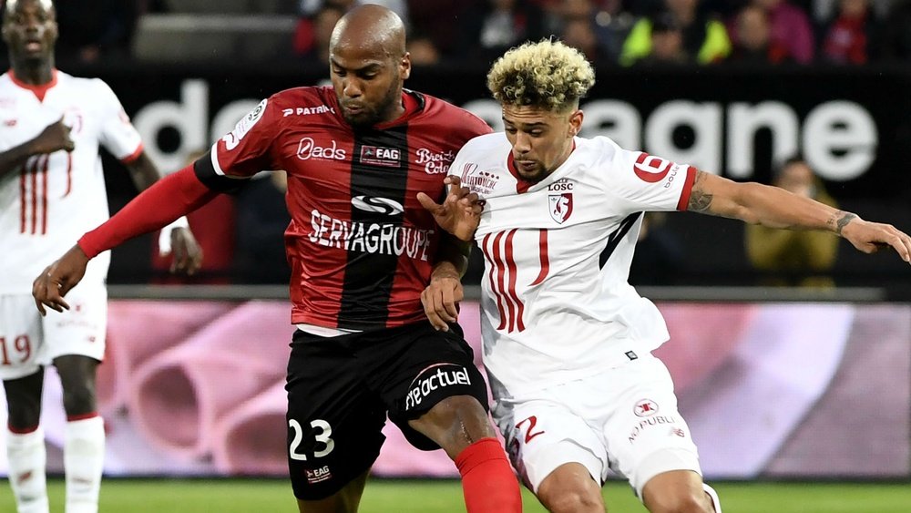 Jimmy Briand et Kevin Malcuit, Guingamp-Lille. GOAL