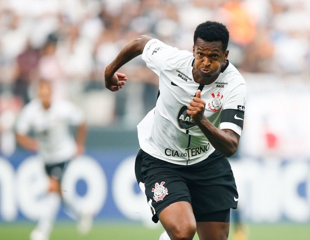 Jô voltou a ser figura na vitória do Corinthians. Goal
