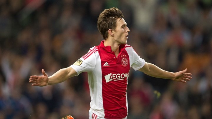 Ajax's Veltman finally apologises for unsportsmanlike stunt