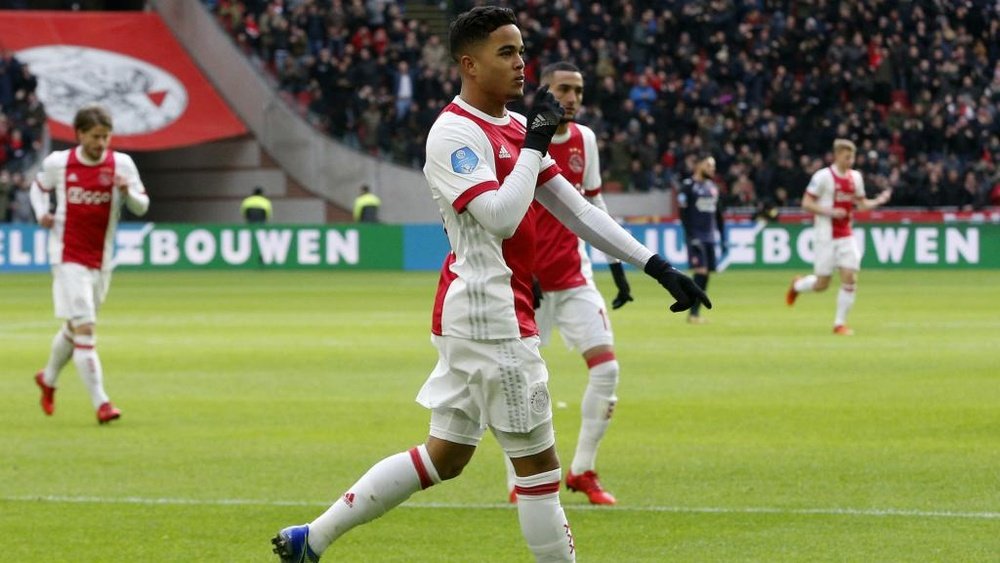 Patrick Kluivert believes his son would fair better in the Spanish league. GOAL
