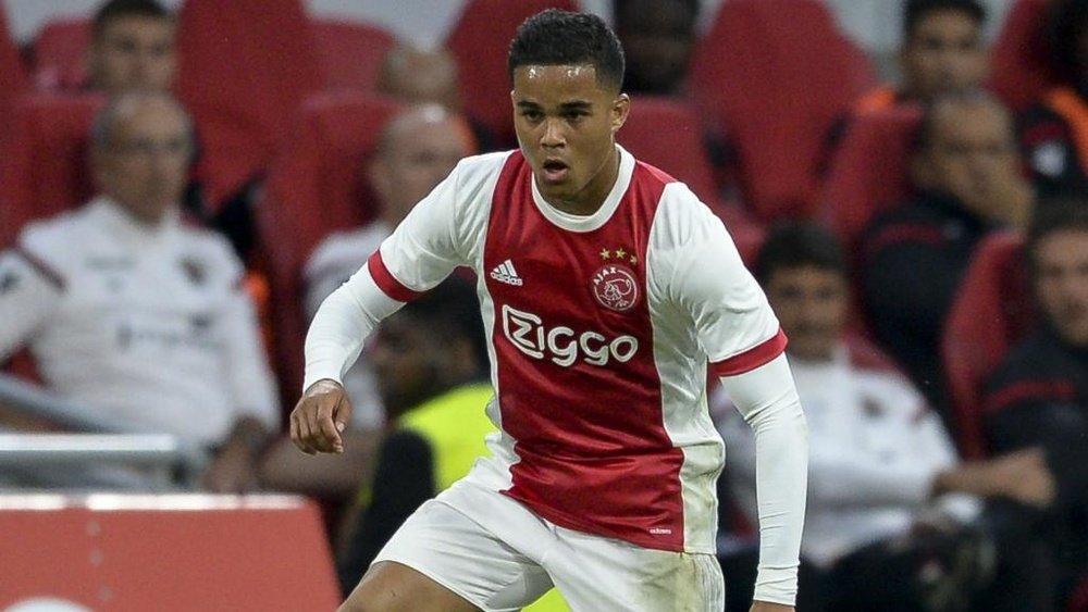 Justin Kluivert scored a stunning goal as Ajax came from behind to beat Willem II. GOAL