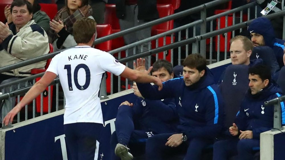 Pochettino says Spurs need to win trophies to convince Kane to stay. GOAL