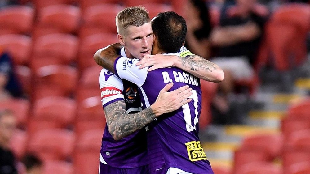 Glory scored twice in the final 10 minutes to come from behind and defeat Brisbane Roar. GOAL