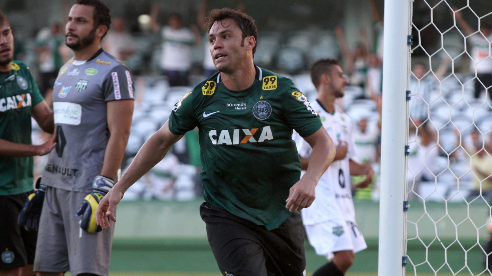 Em 5 jogos pelo Coritiba, Kléber Gladiador já faz o mesmo que em 2