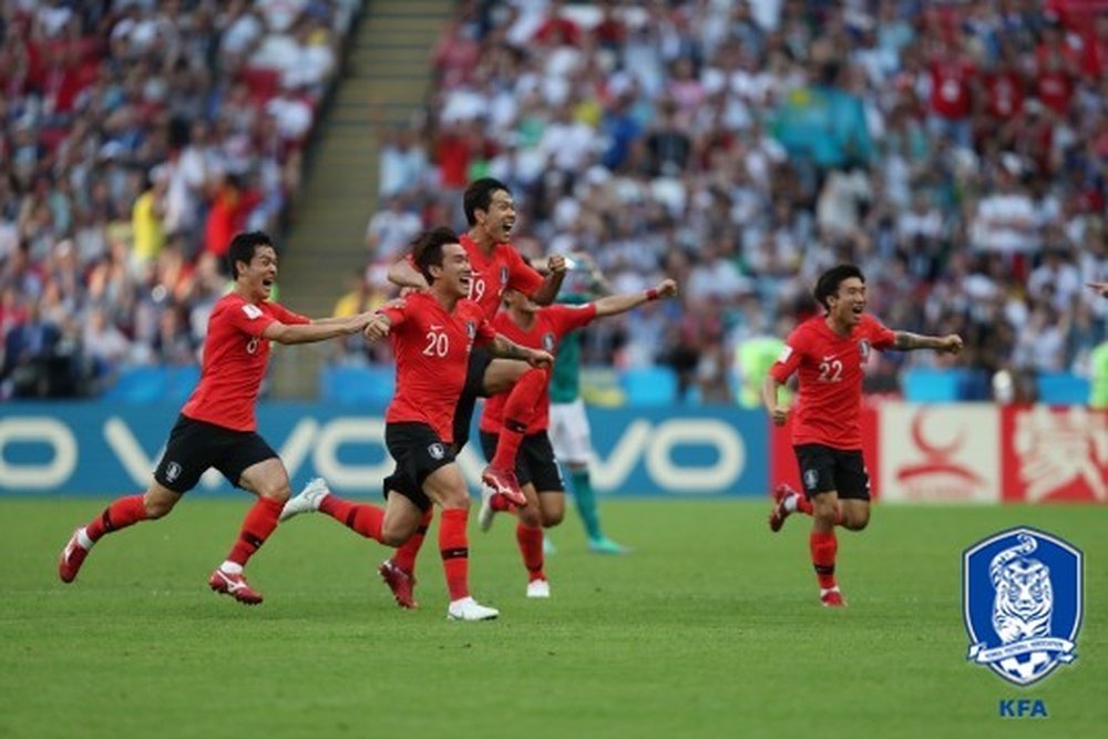 Coreia do Sul pede aplausos em retorno para casa. Goal