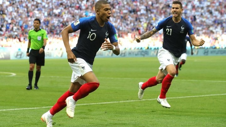 Em jogo de golaços, França vence Argentina e avança às quartas de final