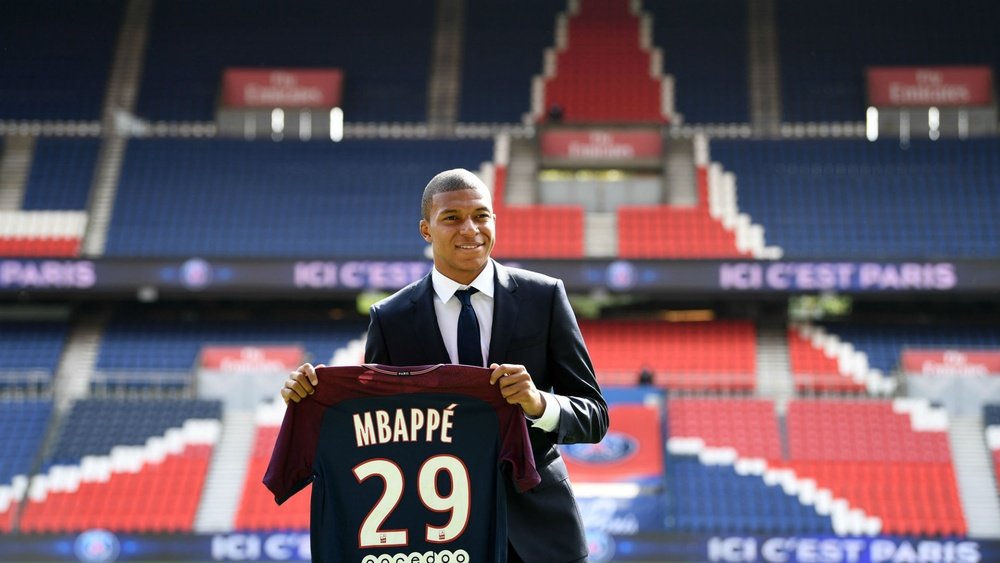 Kylian Mbappé, le beau gosse du PSG. GOAL