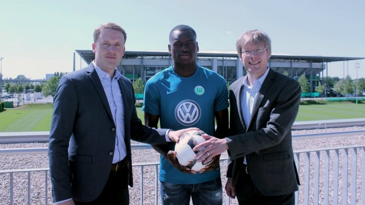 Wolfsburg complete €10m Dimata deal