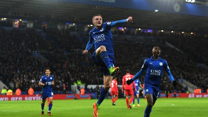 Leicester 3 x 1 Liverpool : Vardy desencanta e Foxes vencem em primeiro jogo sem Ranieri