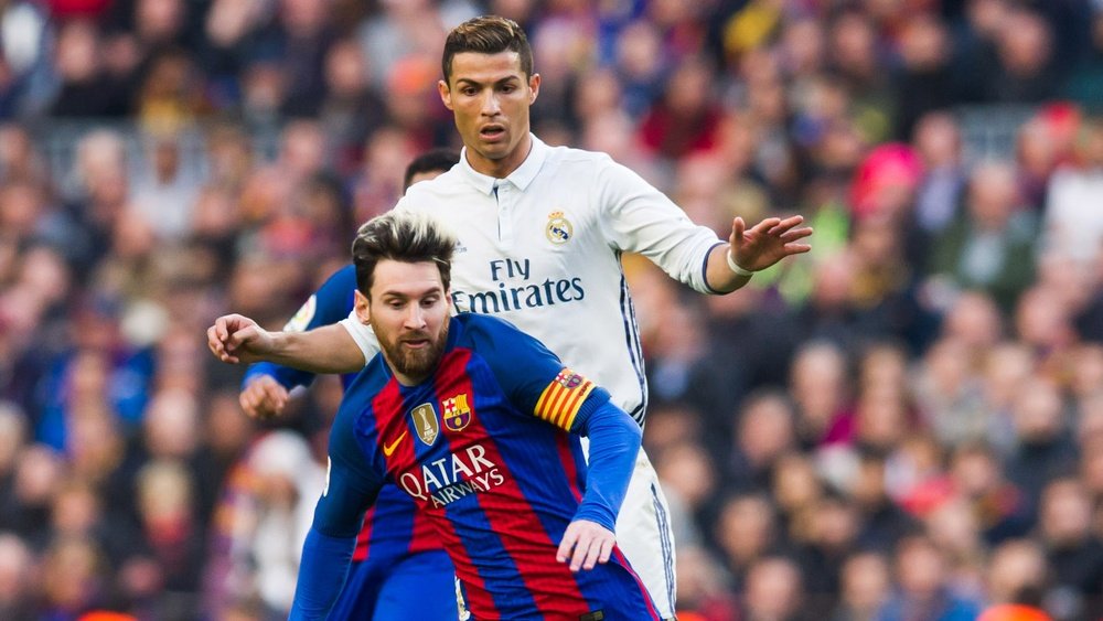 Lionel Messi du Barcelona et Cristiano Ronaldo, du Real Madrid dans un match de La Liga. AFP