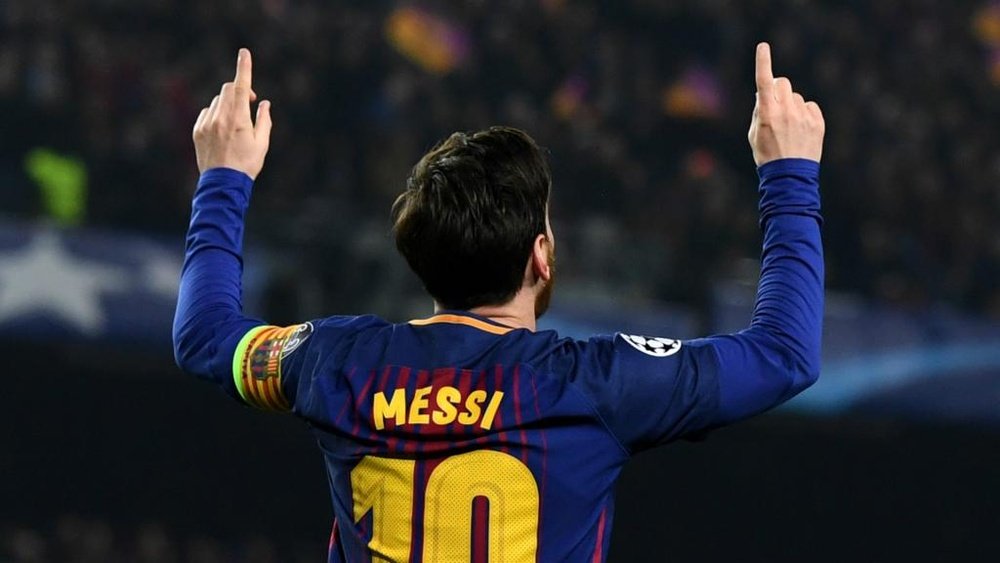 Messi também sabe apontar pokers. Goal