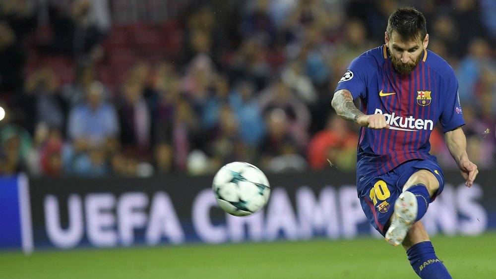 Lionel Messi a mis un super coup franc Barcelone. GOAL