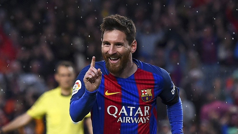 De fora da área, Messi é o rei na Europa! Goal
