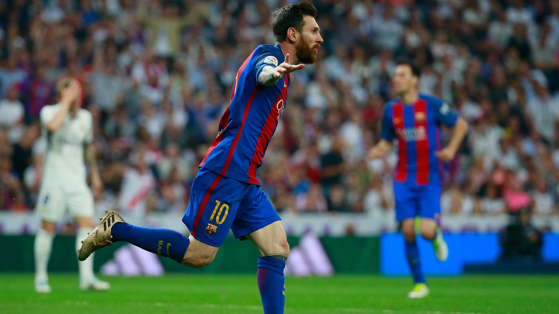 The best player in history – Suarez congratulates Messi