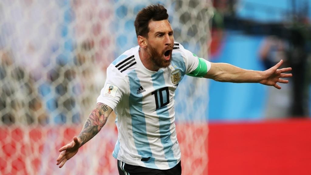 Hugo Lloris khẳng định rằng Lionel Messi là huyền thoại và độc nhất vô nhị. Hãy ngắm nhìn hình ảnh của Messi và cảm nhận sức mạnh, uy lực và thành công mà anh mang lại trên sân cỏ.