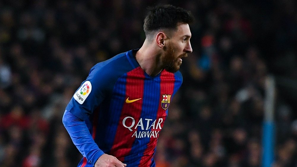 Lionel Messi will sign a new contract, according to Villa. Goal