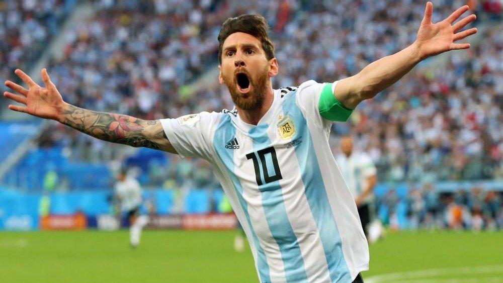 Mandanda was full of praise for Messi. GOAL
