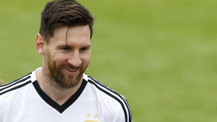 Argentina must lessen burden on Messi, says Guzman
