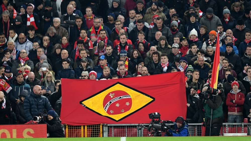 Liverpool fans Chapecoense tribute 29112016