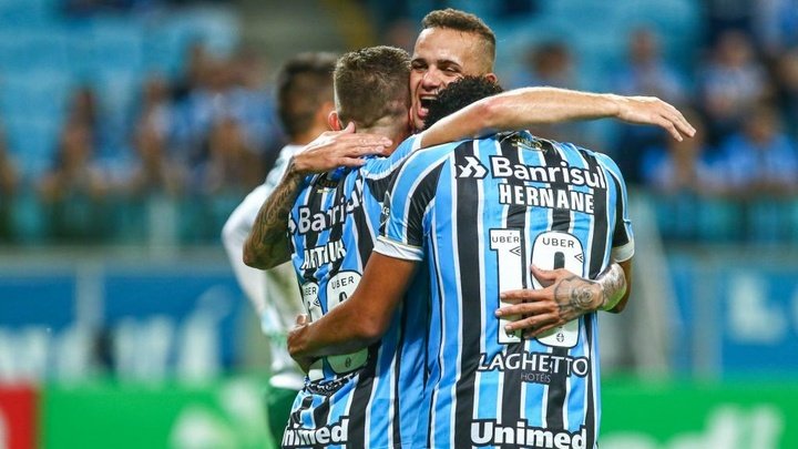Luan marca e Grêmio vence Defensor pela Libertadores
