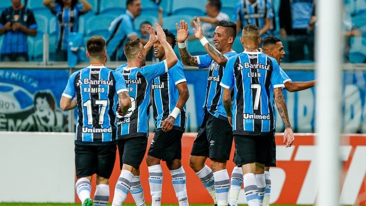 Grêmio 4 x 0 Atlético-PR: Tricolor gaúcho atropela no primeiro tempo e abre grande vantagem para o jogo de volta