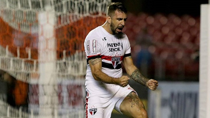 São Paulo 2 x 0 Avaí: Tricolor faz jogo fraco no Morumbi, mas vence com gol de Pratto e Luiz Araújo