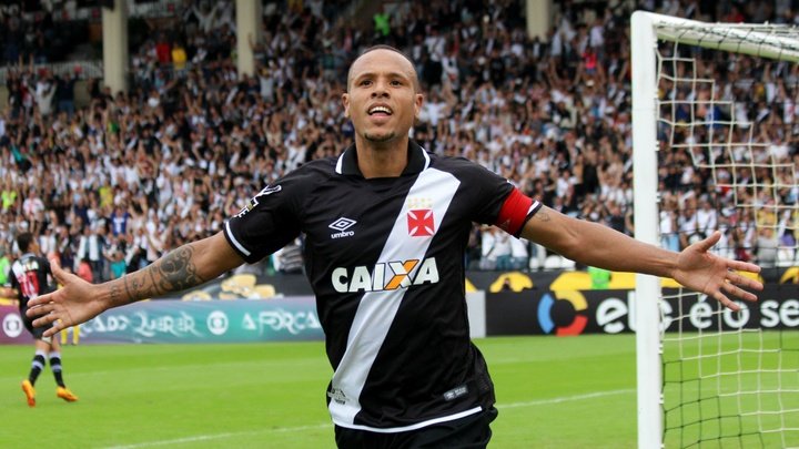 Vasco vence time misto do Bahia com gol de Luís Fabiano