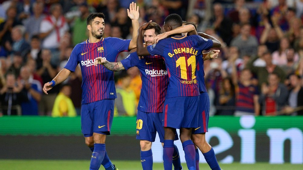 Com Suárez sumido em campo, Messi comanda o Barcelona